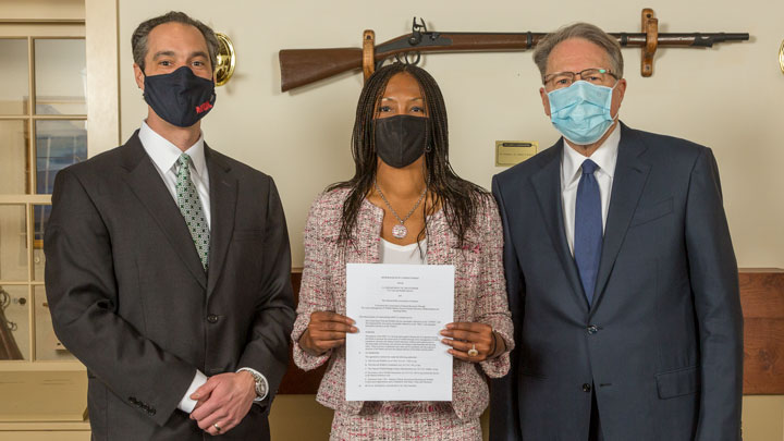 jason ouimet, aurelia skipwith, wayne lapierre display memorandum of agreement between USFWS, NRA