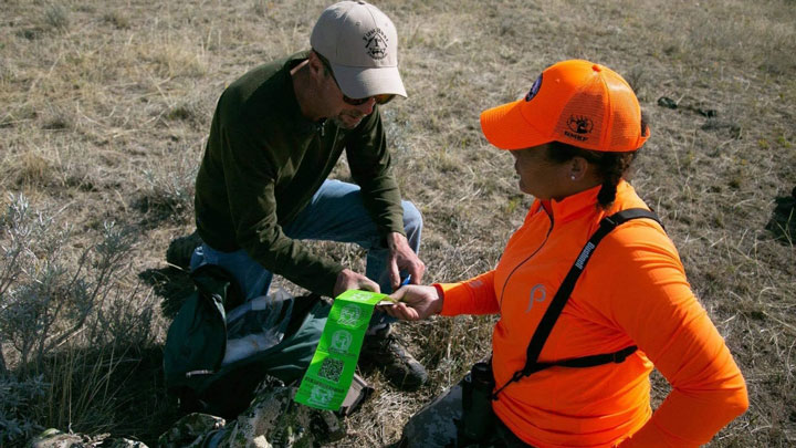 first hunt foundation mentor helps a new hunter tag her game
